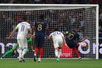 Франция надви десетима от Гърция с рекорден гол на Мбапе и увеличи преднината си на върха в група B