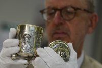 Музей връща сребърни предмети, откраднати от еврейски семейства, на наследниците им (Снимки)