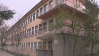 Кракът на приетото с жълтеница бебе е счупен в болницата в Благоевград, установи проверката