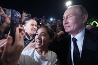 Путин посети Дагестан, посрещнаха го като герой