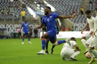 Футболистът на ЦСКА-София Дюкенс Назон се разписа при победата на Хаити над Катар на турнира Голд Къп