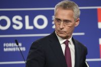 НАТО удължи мандата на Столтенберг