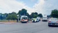 Автомобил удари линейка с пациент в Пазарджик, ранен е дежурният лекар
