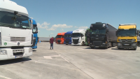 Създават буферен паркинг за камиони край Русе заради трафика към "Дунав мост"