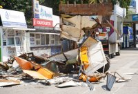 Премахнаха незаконни павилиони до КАТ-София (Снимки)