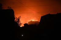 Гърция остава в плен на унищожителни горски пожари