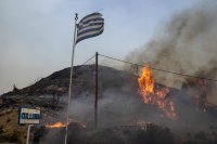 Огнен ад в Гърция: Островите Родос, Корфу и Евия са в плен на пожарите