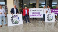 Енергетици и миньори от "Марица Изток" излязоха на протест пред общината в Стара Загора