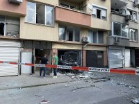 Мъж пострада при взрив на газова бутилка в гараж в Пловдив (СНИМКИ)