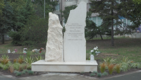 Издигнаха паметник на полицаите от Бургас, загинали в опит да спрат автобус с мигранти