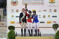 Ая Митева е шампион в категорията "Млад ездач" на държавното първенство по прескачане на препятствия
