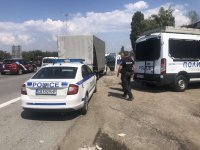 Спряха две коли с мигранти на Околовръстното шосе в София
