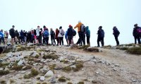 снимка 4 Десетки чакат на опашка да се снимат на връх Мусала
