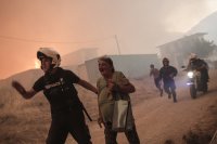 Безсънна нощ в Гърция - продължава борбата с огъня в района на Еврос