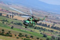 Вертолет на ВВС участва в гасенето на пожарите в Хасковско