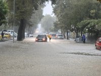 Проливните дъждове наводниха Царево, евакуират населението със сирени