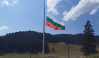 Знамето на Рожен също беше спуснато наполовина в деня на траур