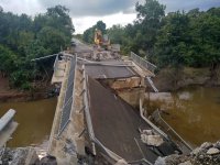 Мостът на пътя между Царево и Ахтопол е напълно разрушен
