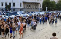 снимка 1 Близки на загинали на пътя протестираха в София