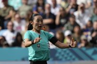 Футболните срещи на Купата на нациите на Азия по футбол ще бъдат ръководени и от жени