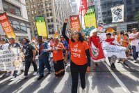 Многохиляден протест в Ню Йорк заради климата