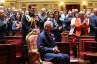 Блясък и дипломация в Париж: Френският Сенат посрещна с овации крал Чарлз III (СНИМКИ)