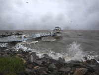 Тропическата буря Офелия бушува в няколко американски щата