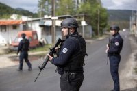 Арестуваха двама сърби за убийството на косовски полицай и незаконно притежание на оръжие