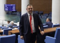 Пеевски: Незабавно да се приложи европейската забрана за влизане на автомобили с руска регистрация