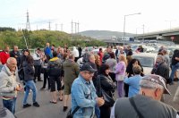 Протест на миньори и енергетици блокира пътен възел край Перник