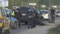 Шофьор без книжка, превозващ 17 мигранти, катастрофира в София след гонка с полицията