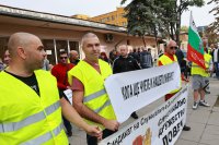 снимка 3 Служители на затворите протестират срещу уволнението на синдикални лидери