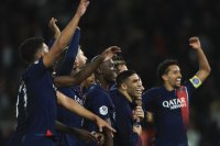 Четирима играчи на ПСЖ са наказани за по един мач за обида на фенове на Олимпик Марсилия