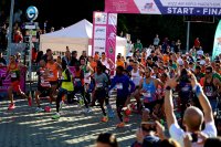 Над 5000 участнници бягат в Софийския маратон (Снимки)