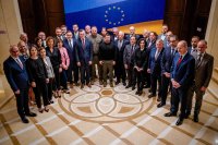 В знак на солидарност - външните министри от ЕС заседаваха в Киев
