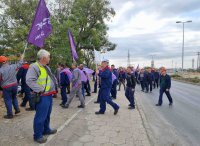 снимка 3 Работниците от ТЕЦ-Сливен се присъединяват към протестиращите (Снимки)