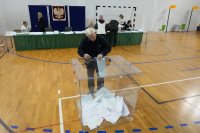 Започнаха парламентарните избори в Полша