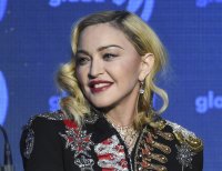 Мадона откри турнето си в Лондон с послание за Близкия изток