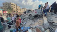 Блокадата на Газа: Хиляди се струпаха по граничните пунктове в очакване да бъдат отворени