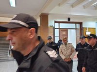 Мъжът, намушкал полицай в Казанлък, остава за постоянно в ареста