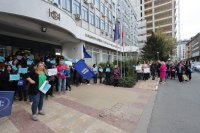 Служители от НСИ излязоха на протест за по-високи заплати
