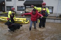 Шотландия е залята от наводнения, бурята "Бабет" причини проливни дъждове
