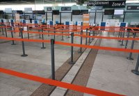 6 летища бяха евакуирани във Франция заради заплахи за атентати