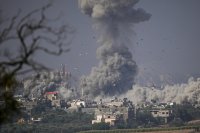 Масирани бомбардировки срещу Ивицата Газа