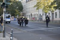снимка 1 Нападнаха синагога в Берлин с коктейли "Молотов" (Снимки)