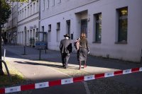 снимка 3 Нападнаха синагога в Берлин с коктейли "Молотов" (Снимки)