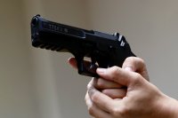 Прокуратурата обвини инкасо служител в кражба на 11 пистолета от офиса на фирмата