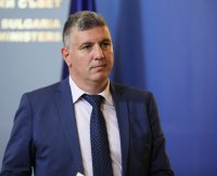 Хиляди адреси в страната са с повече от 6 избиратели, съобщи министър Андрей Цеков