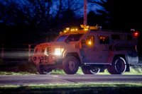 Въоръжен и опасен: Все още не е открит мъжът, убил 18 души в щата Мейн