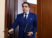 Асен Василев: Данъците и вноските на "Лукойл" за годината са общо 400 млн. лева